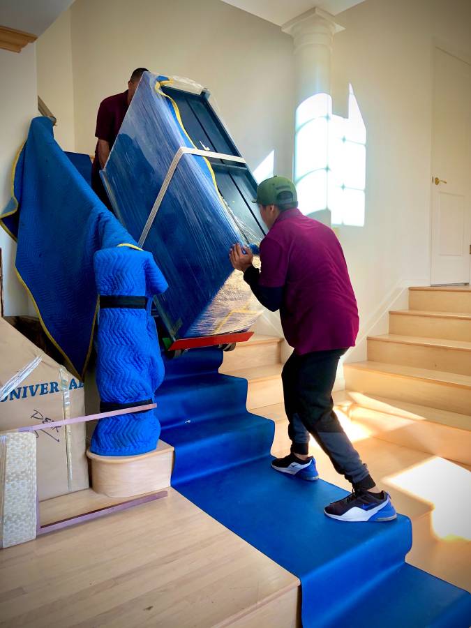 925 Movers Martinez logo