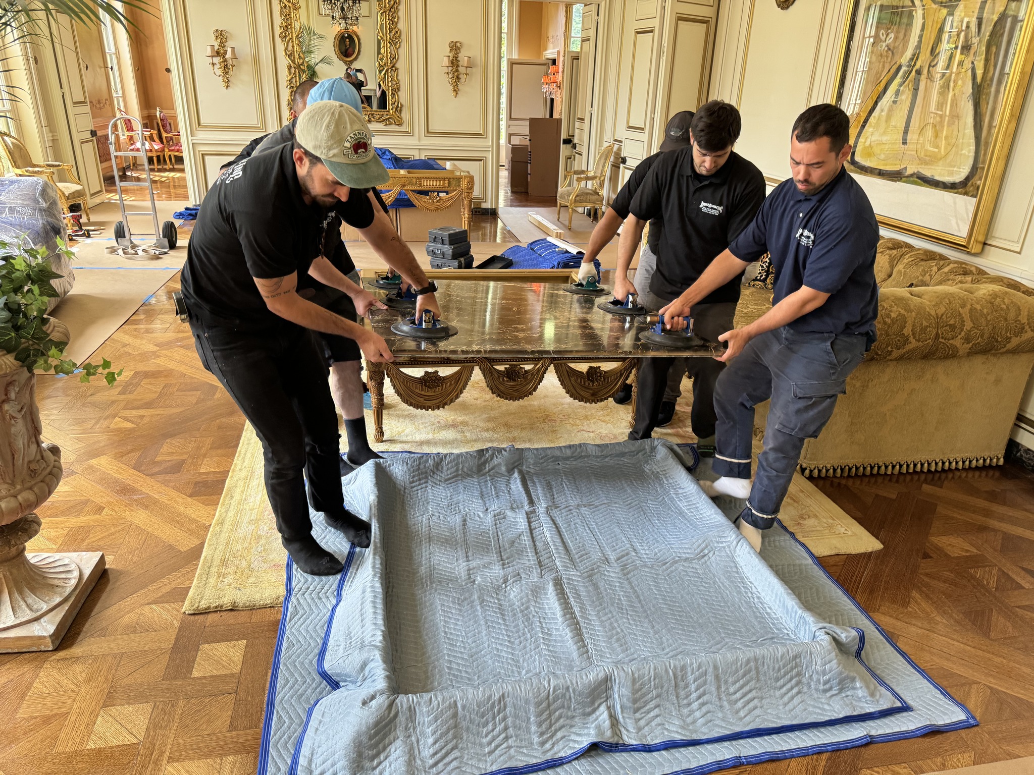 Aaron's Reliable Movers logo