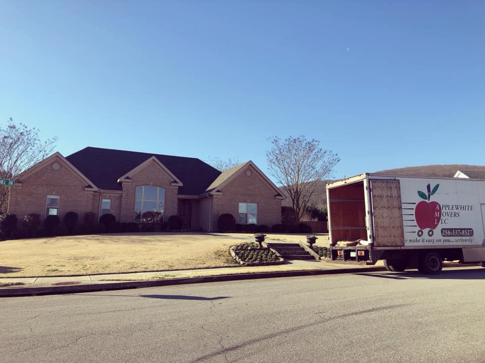 Applewhite Movers LLC logo