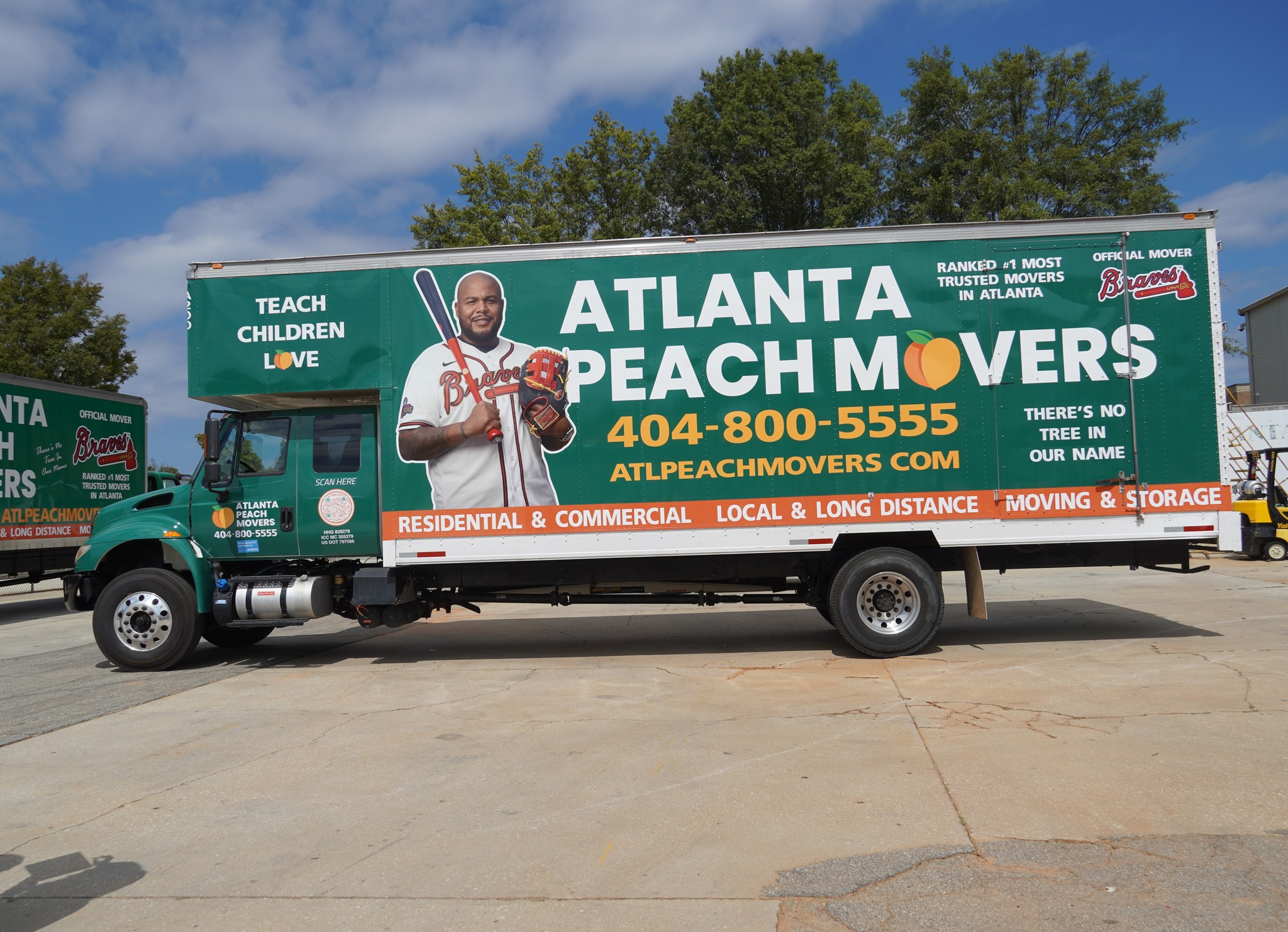 Atlanta Peach Movers logo
