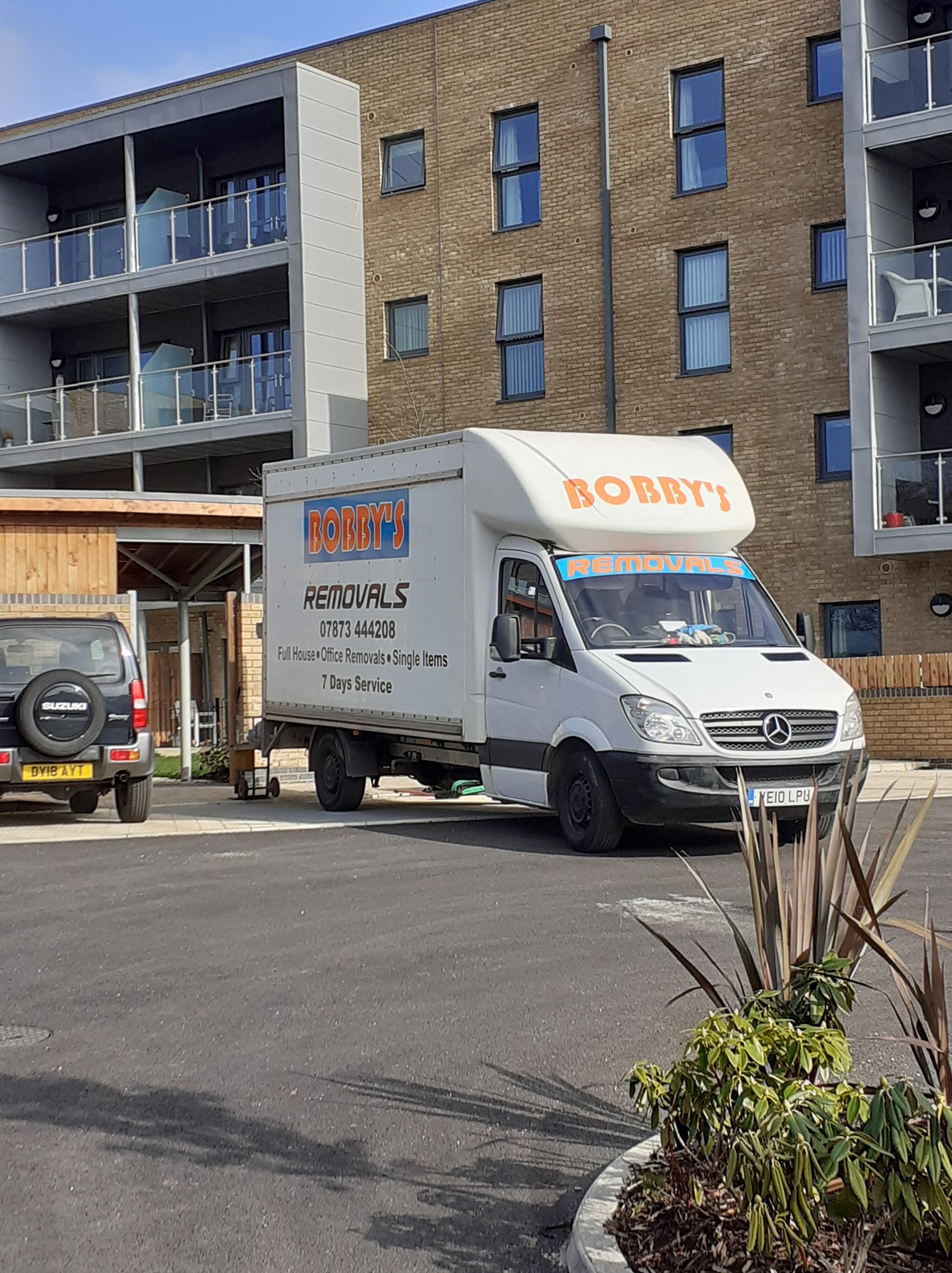 Bobby's Removals logo