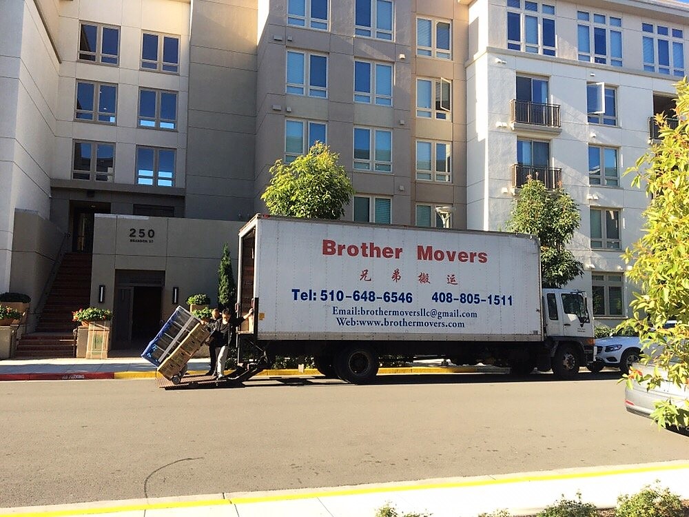 Brother Movers LLC logo