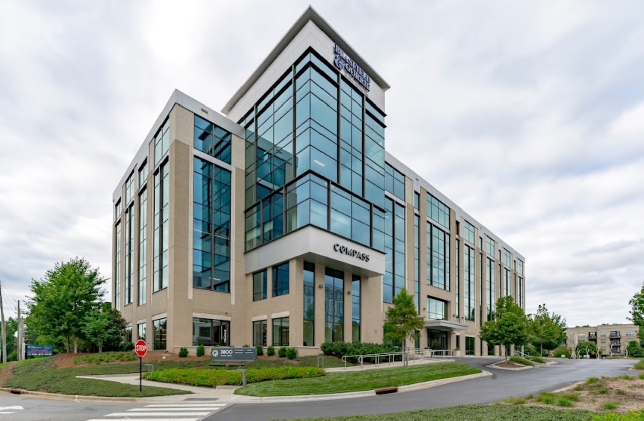 Carolina Moving and Storage logo