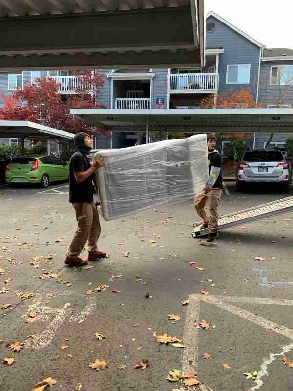 Caseys Movers image 3