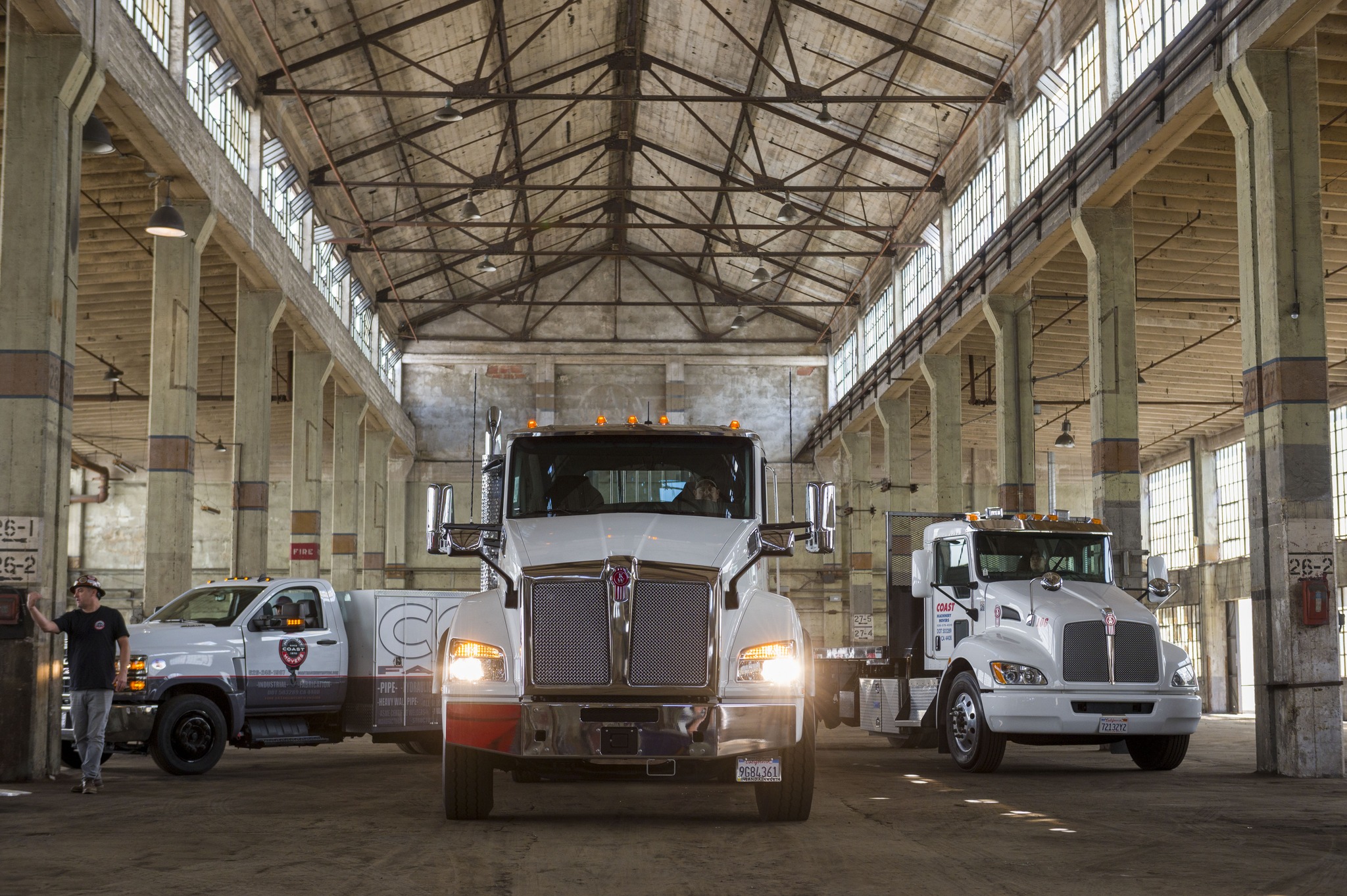 Coast Machinery Movers logo