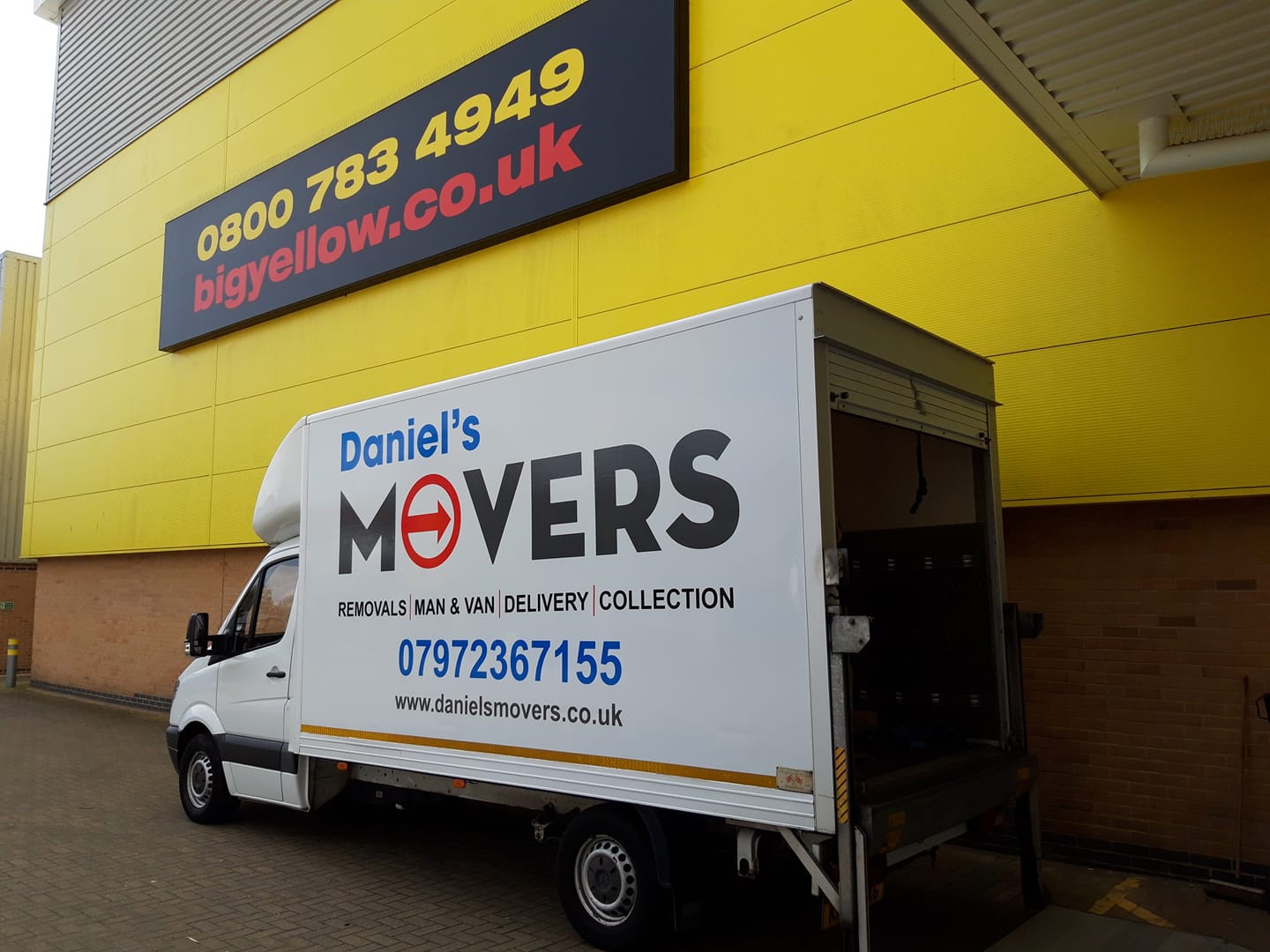 Daniel's Movers logo