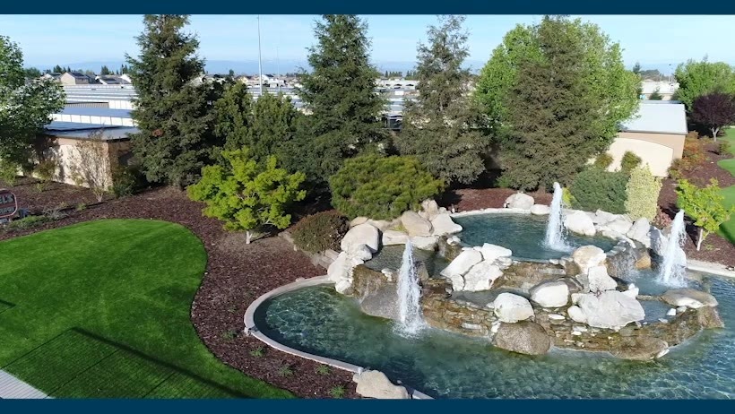 Derrel's Mini Storage logo