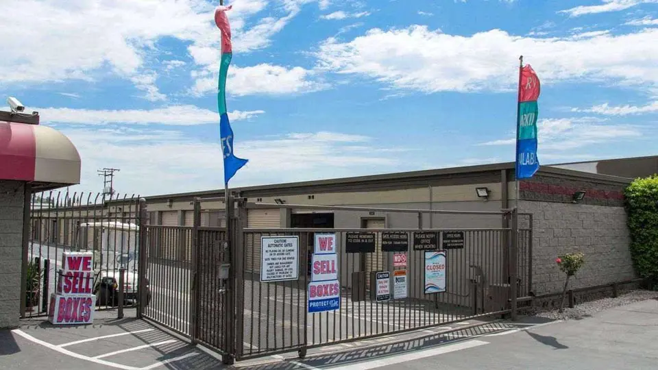 El Monte Stor It Now image 2