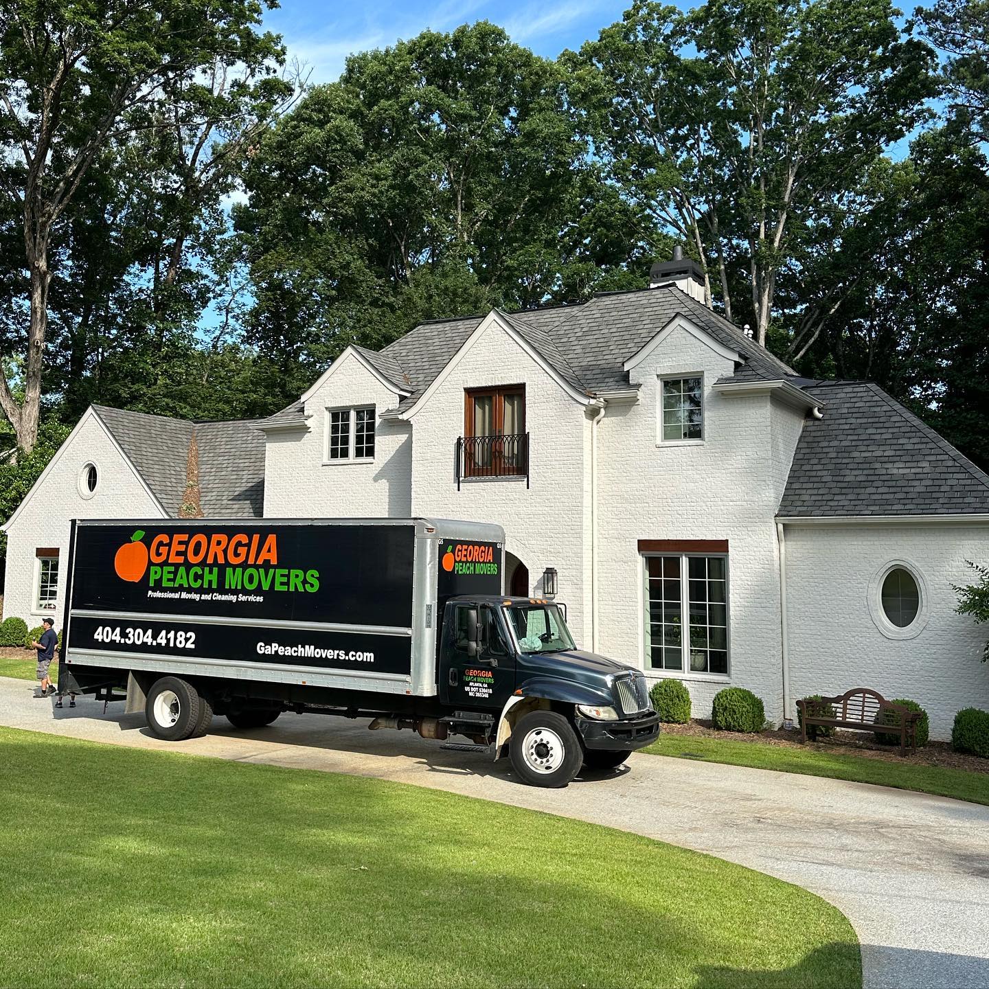 Georgia Peach Movers logo