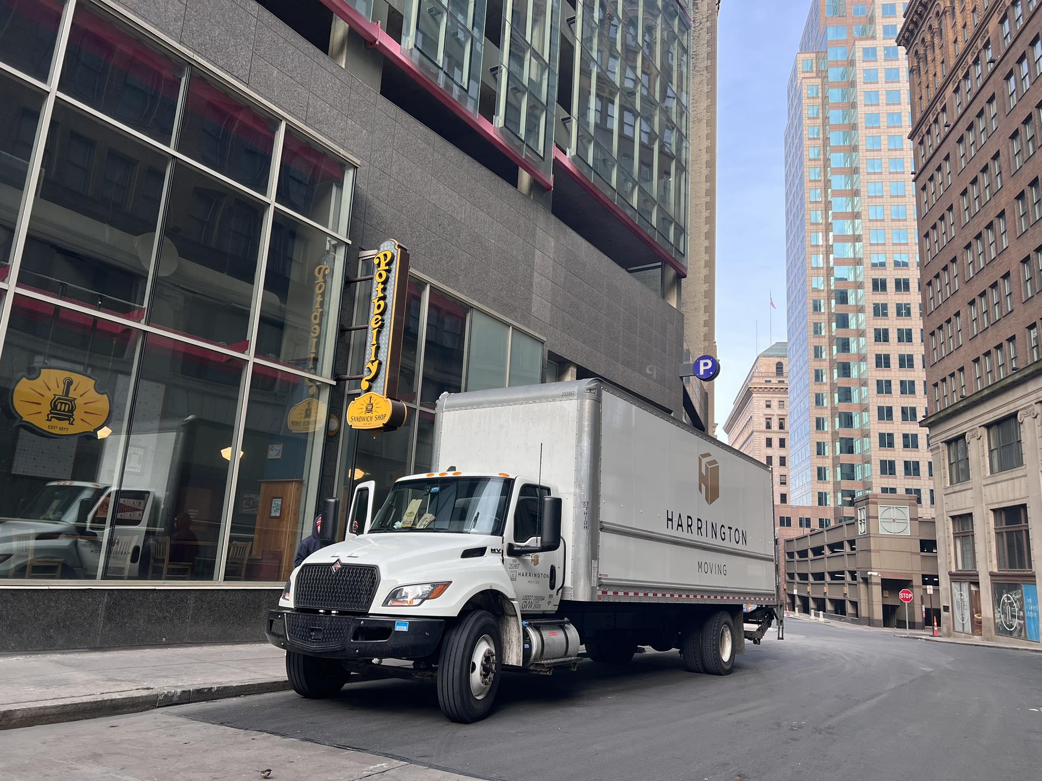 Harrington Moving logo