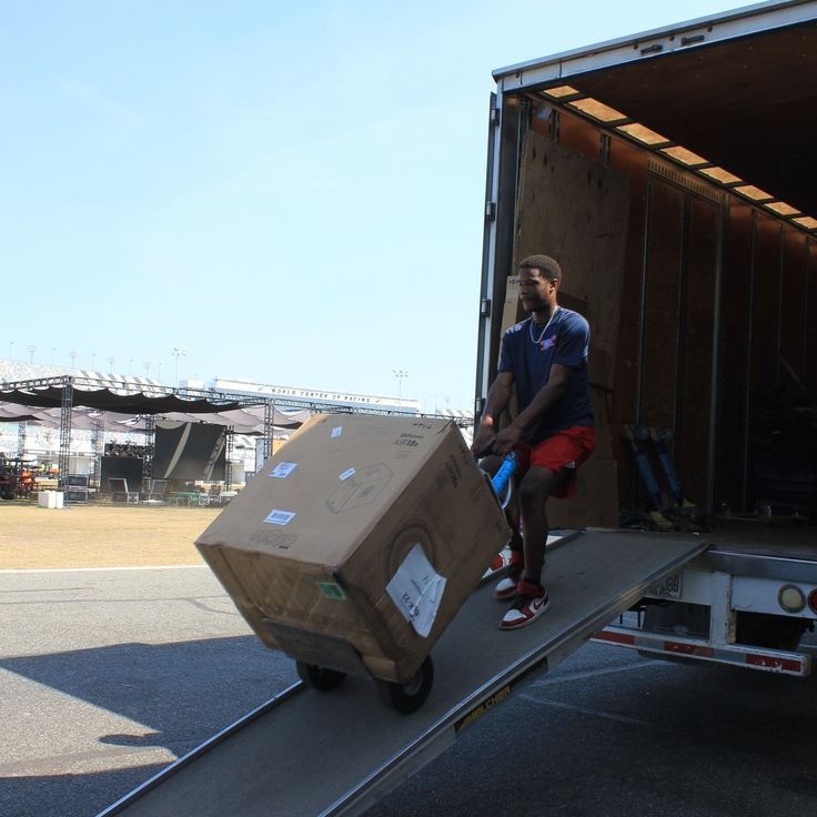 Helping Hands Express | Movers & Storage - Jacksonville, FL. image 2