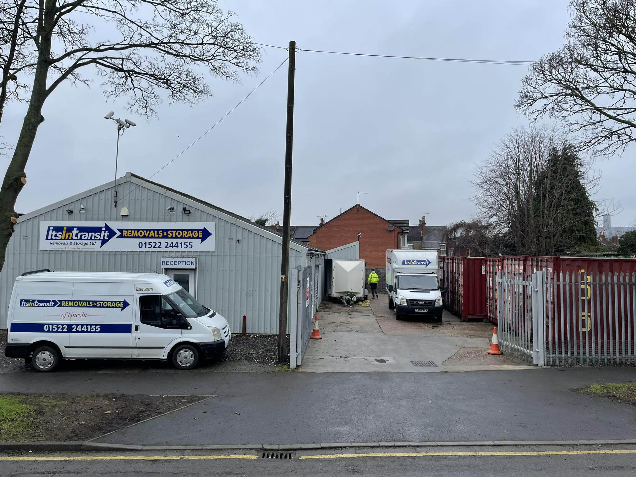 Its In Transit Removals & Storage logo