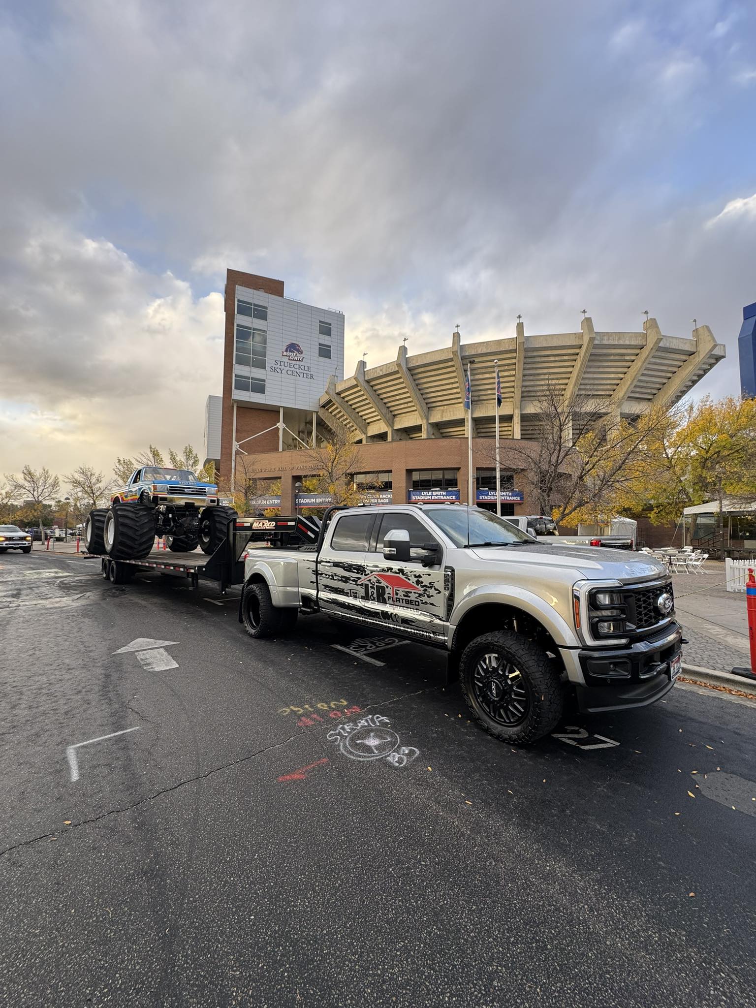 J&B FLATBED SERVICE LLC logo