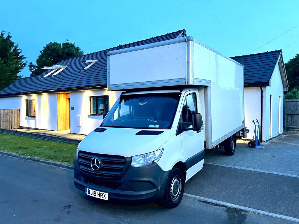 Kelly Man & Van logo