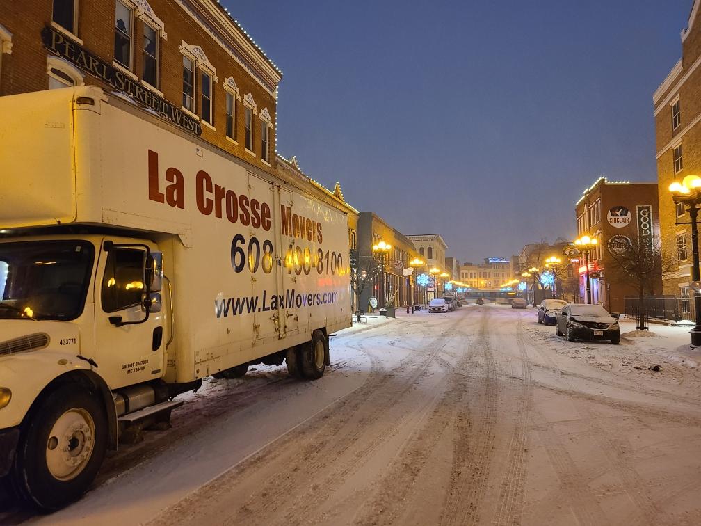 La Crosse Movers logo