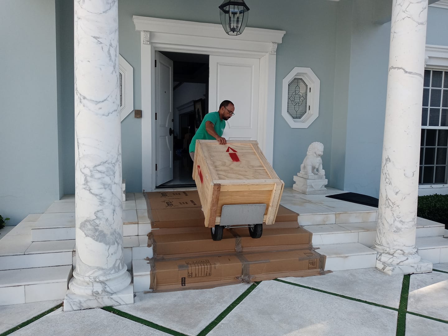 Larkins moving and delivery logo