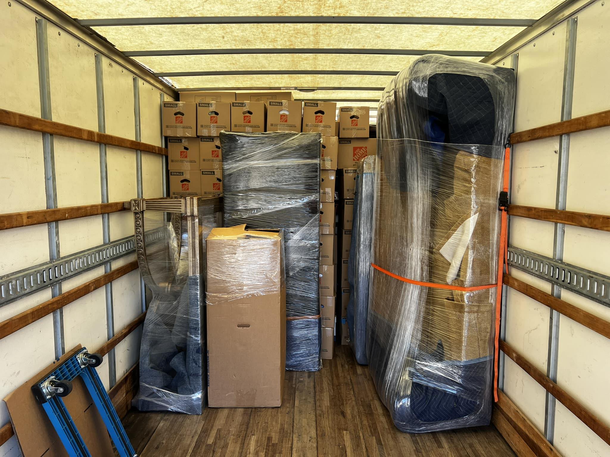 Like Movers LLC logo