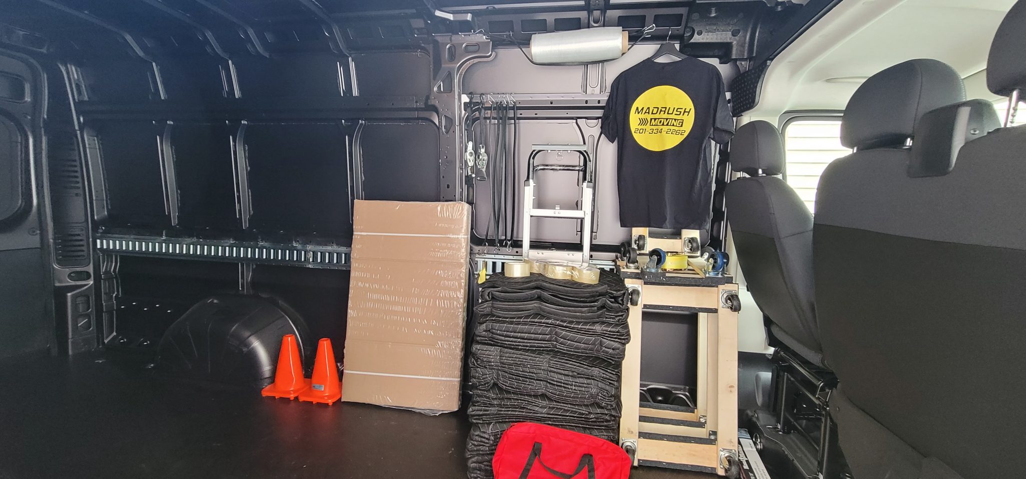 Mad Rush Moving logo