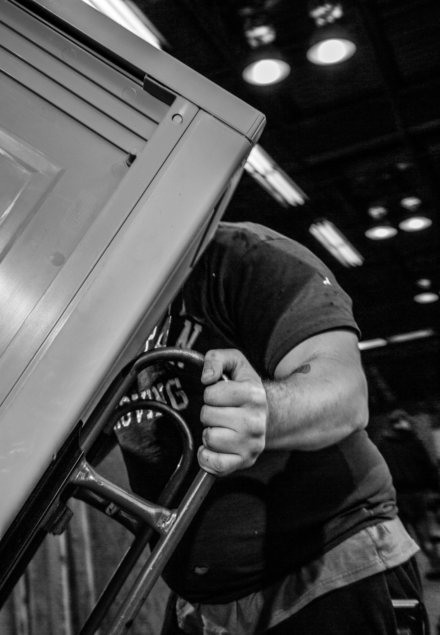 May Pan Moving & Trucking Inc logo