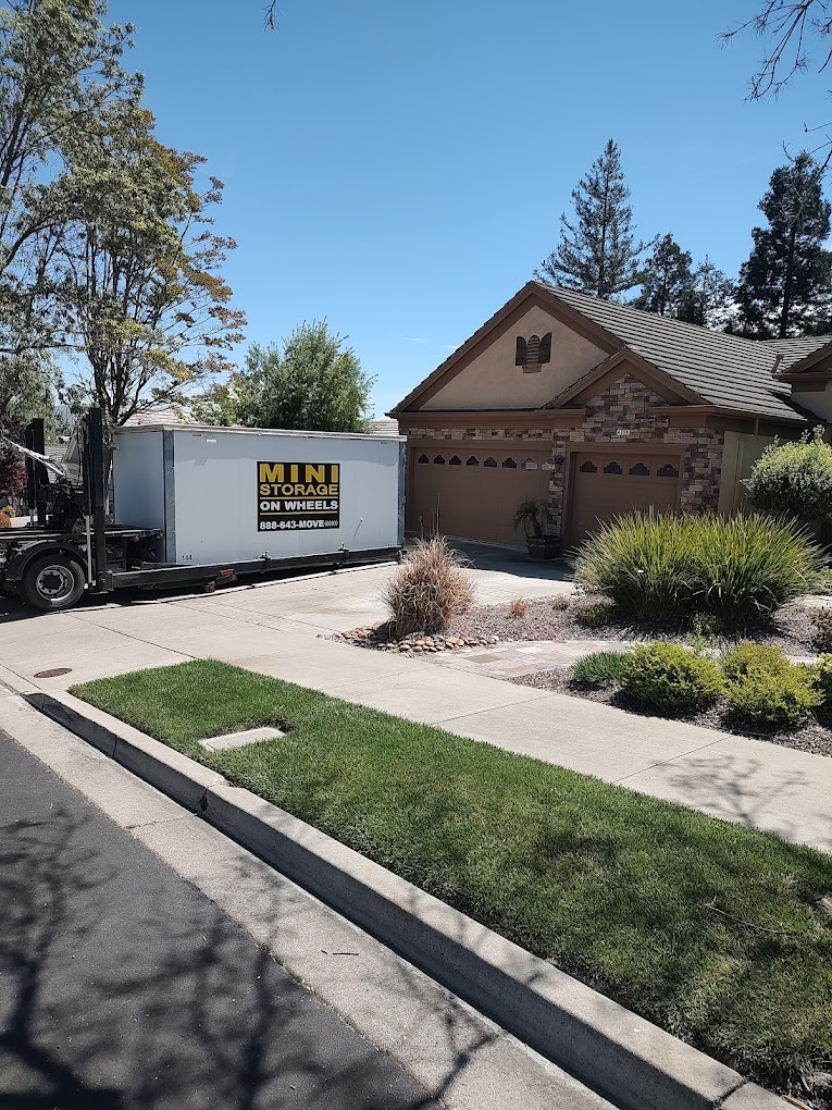 Mini Storage on Wheels logo