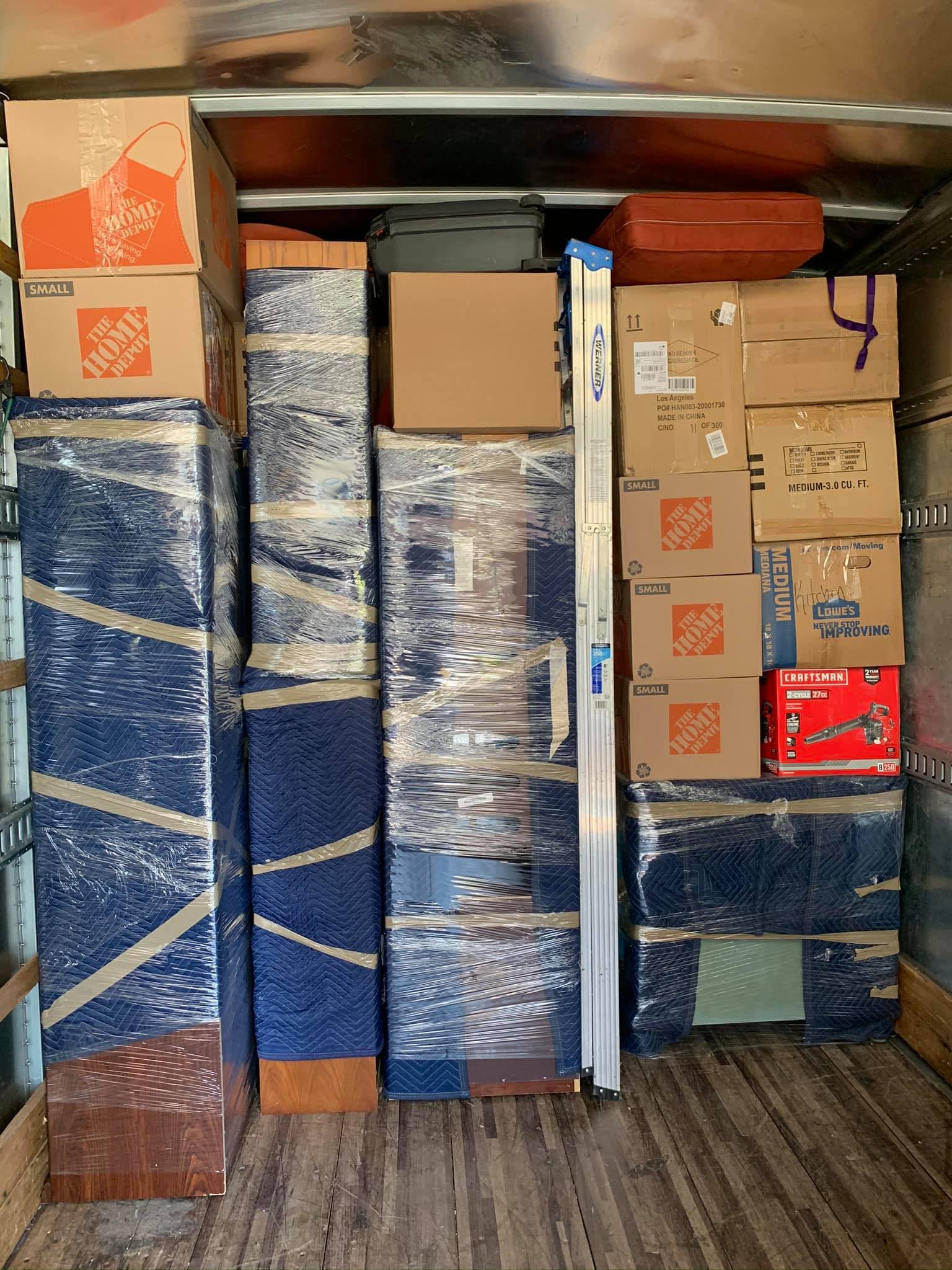 Mona Lisa Moving Co. logo