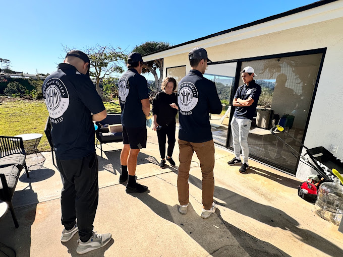 Must Have Movers logo