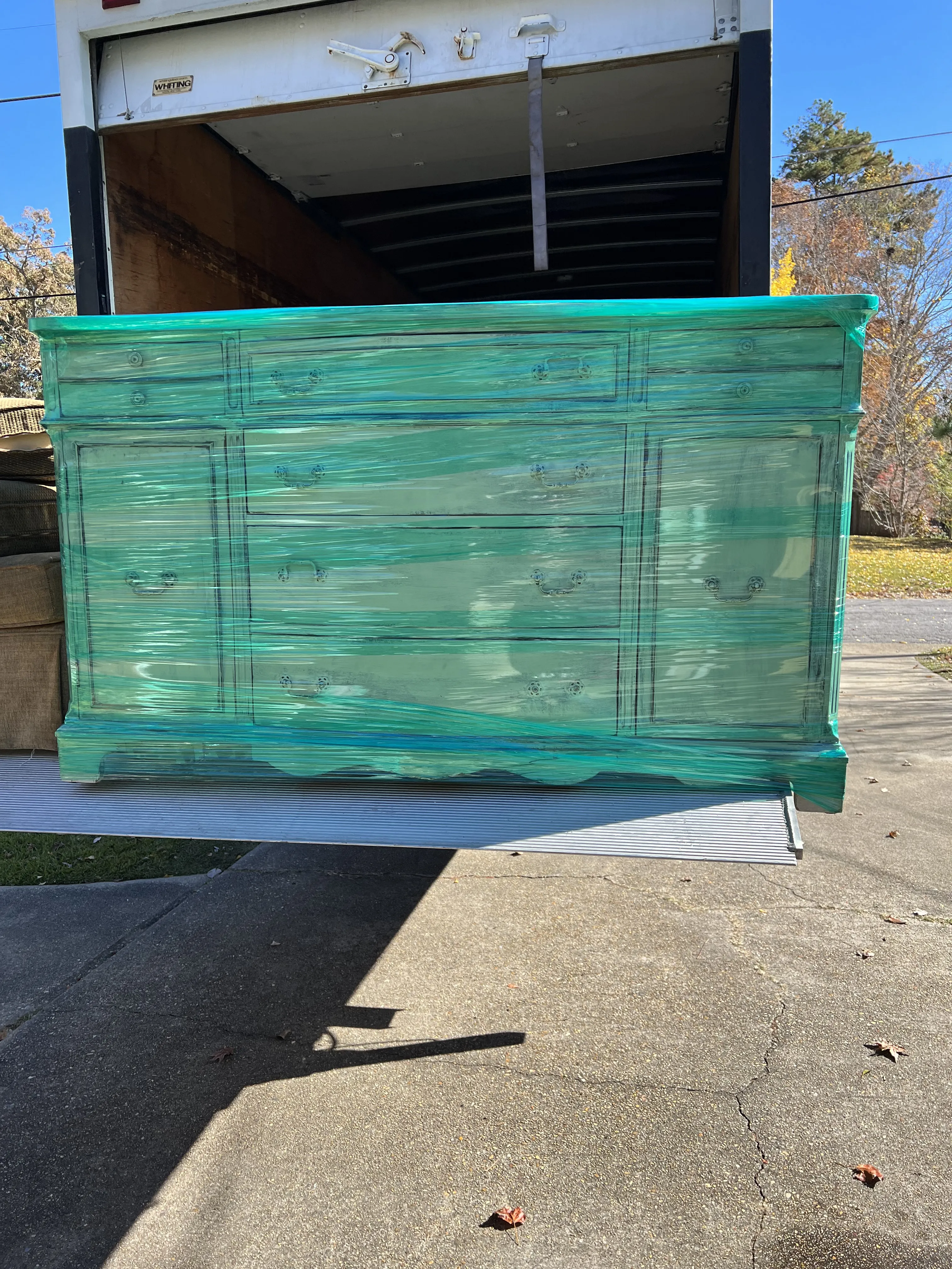 On The Go Professional Movers logo