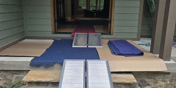 Outlet Moving & Storage logo