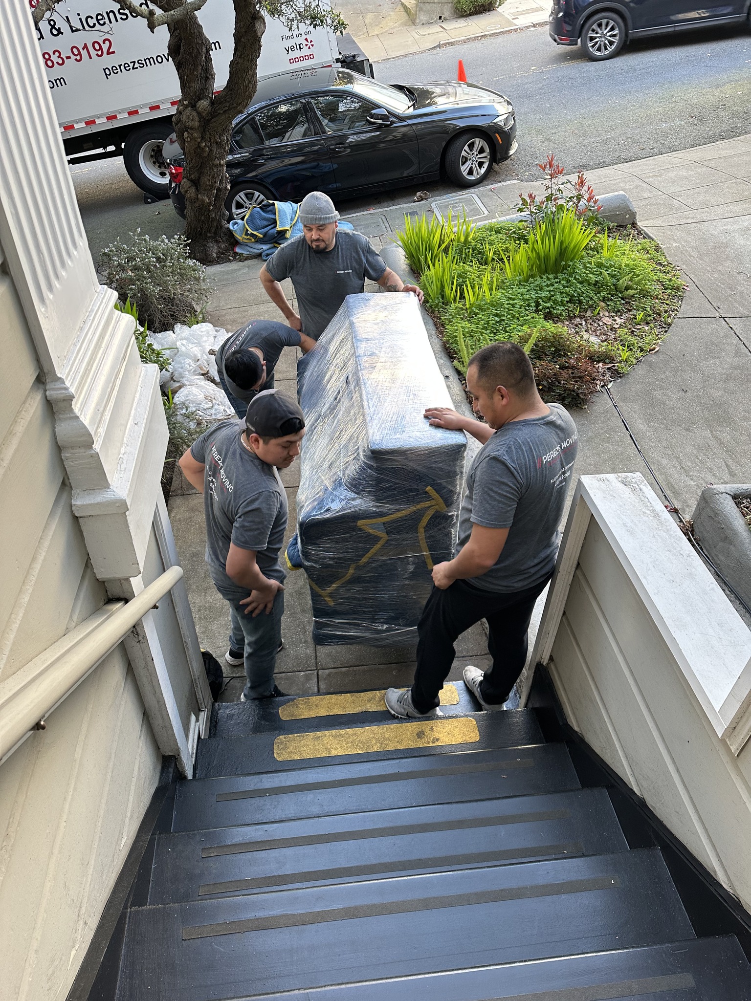 Perez’s Moving logo