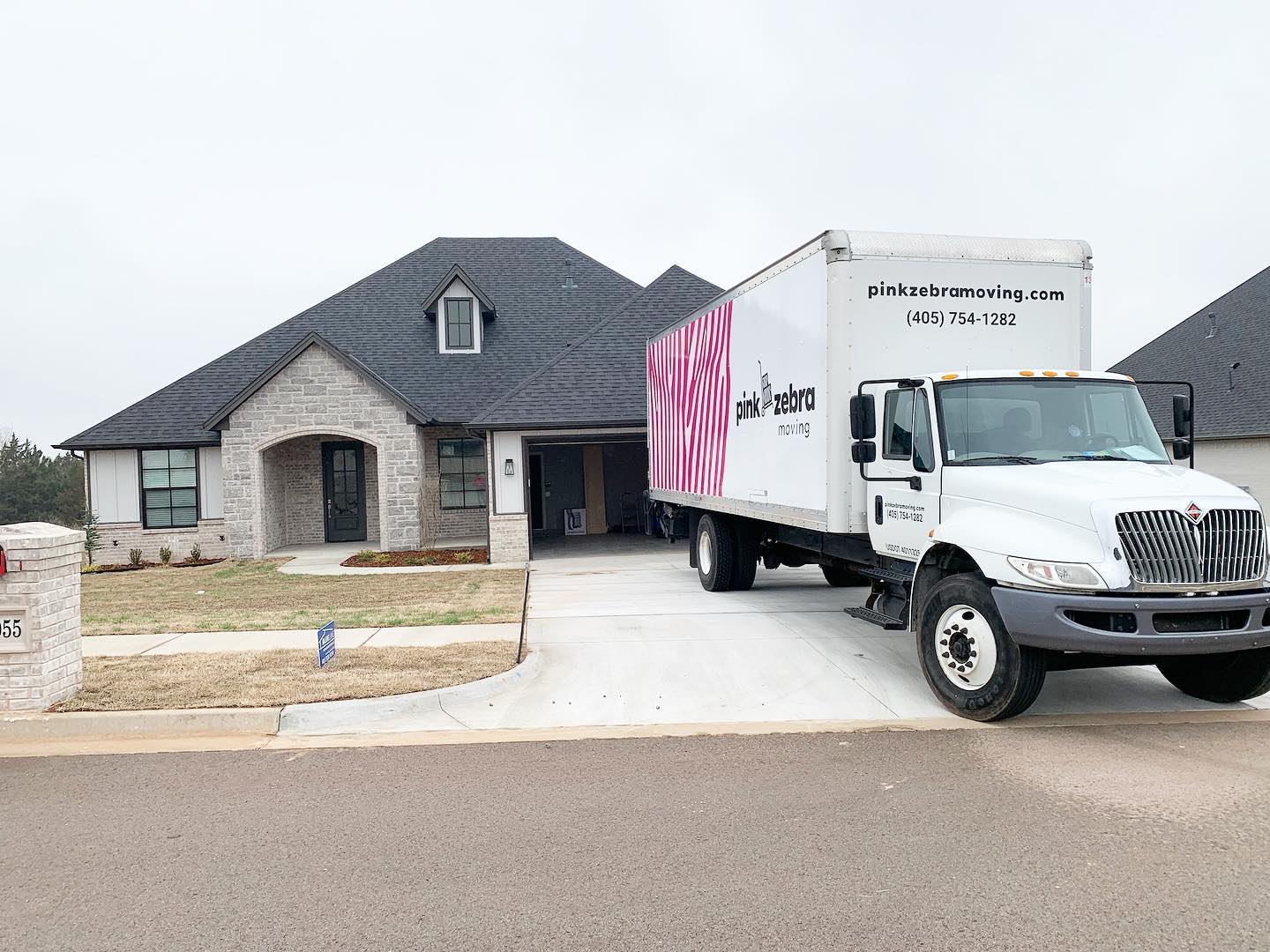 Pink Zebra Moving - Oklahoma City logo