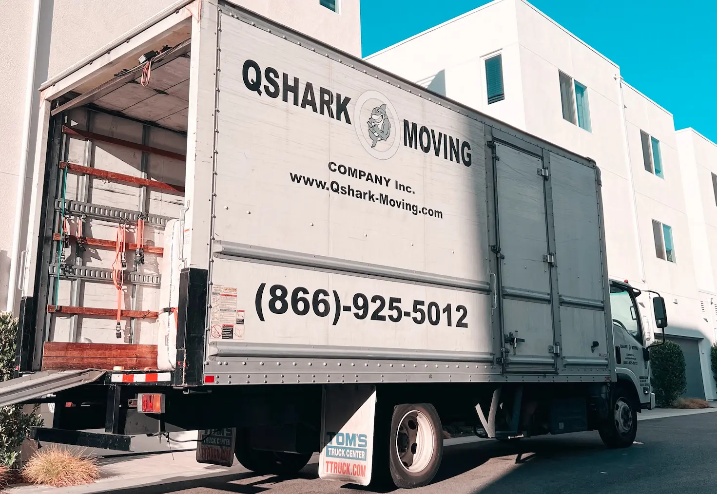 Qshark Moving Company image 4