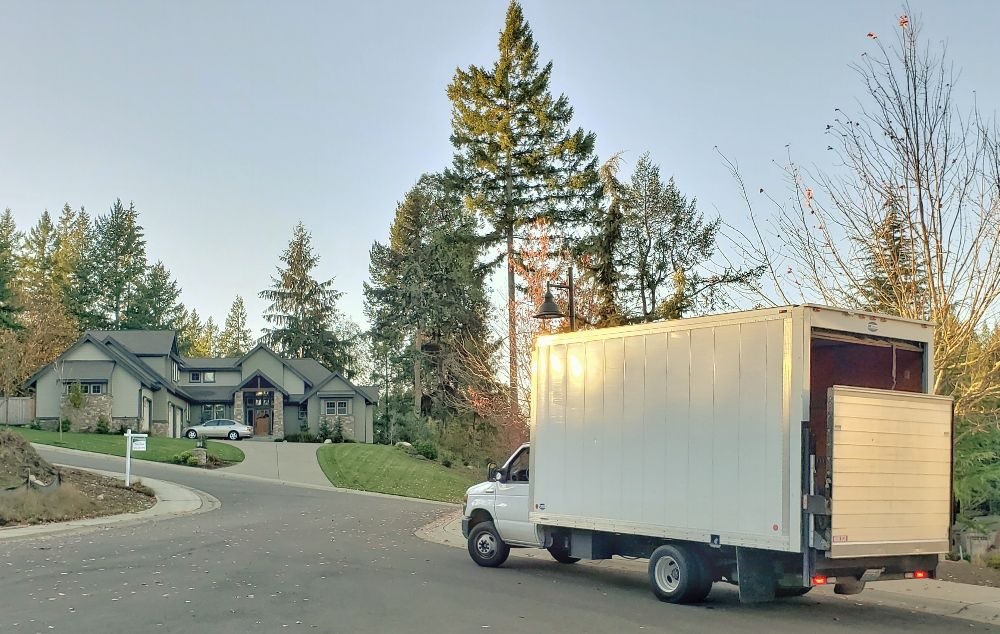 Rainier Delivery and Moving logo