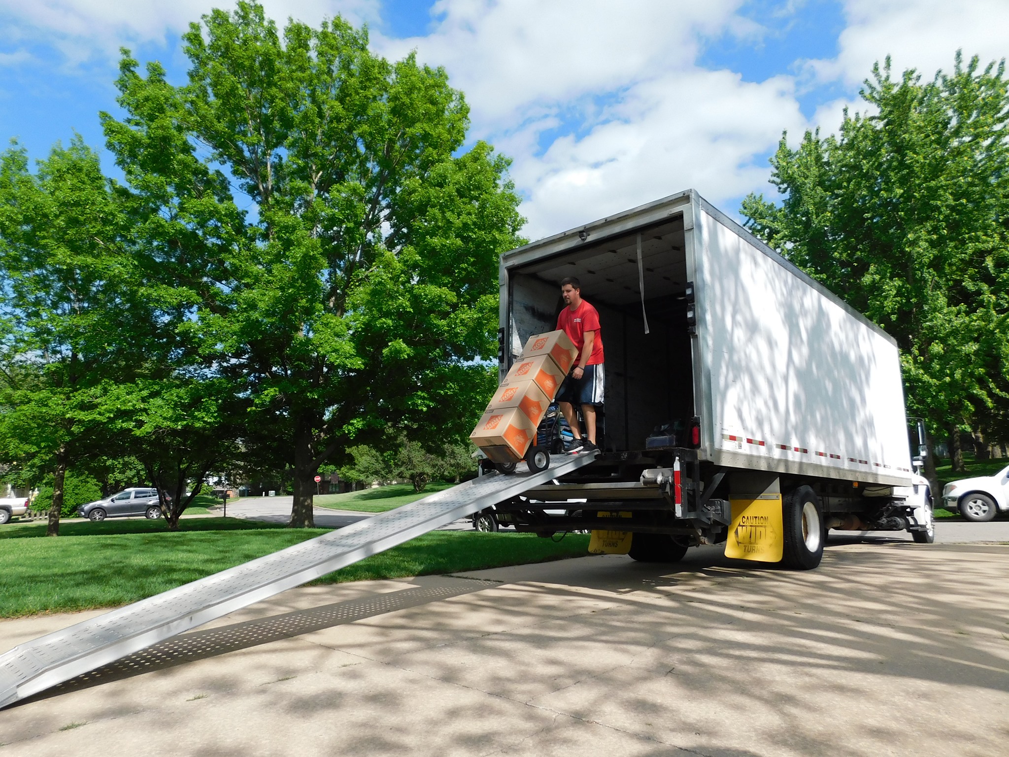 Right Way Moving Inc logo