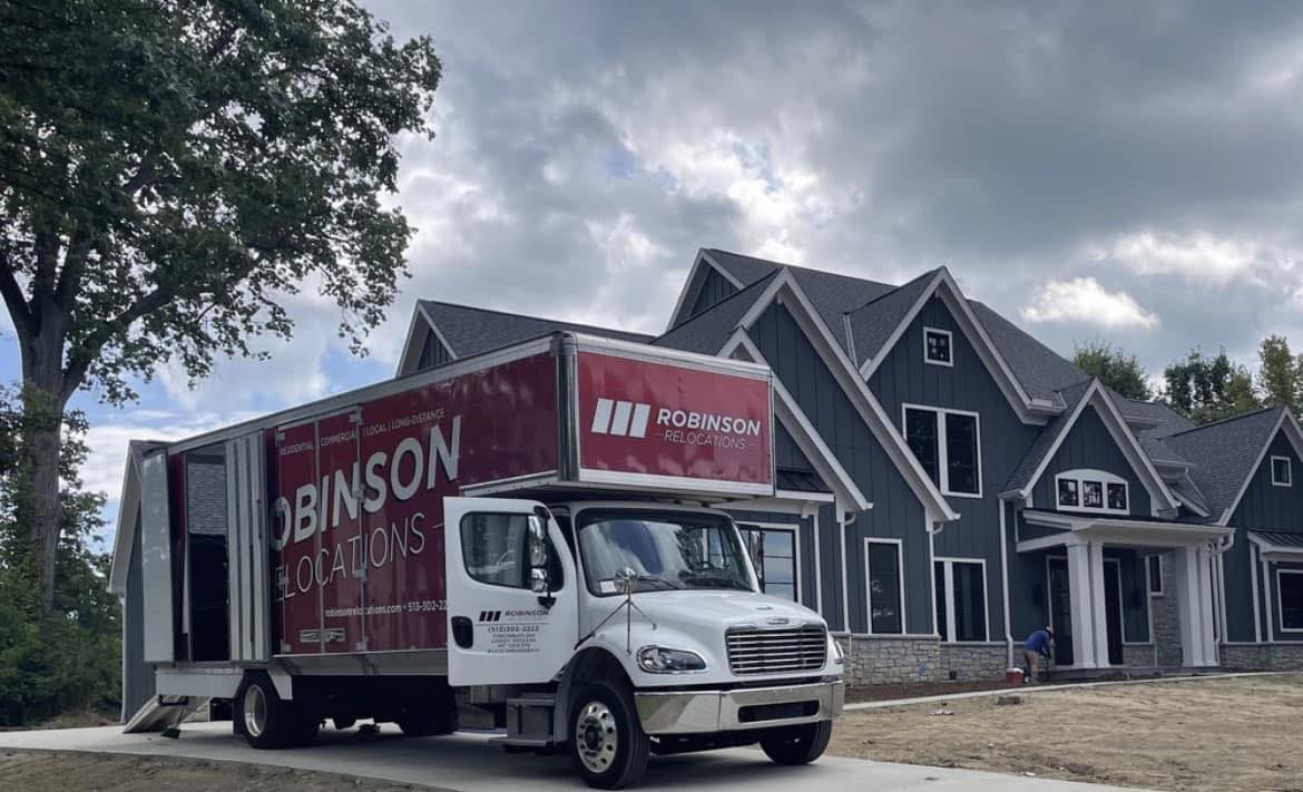 Robinson Relocations logo