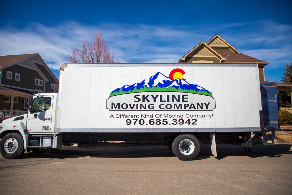 Skyline Moving - Loveland logo