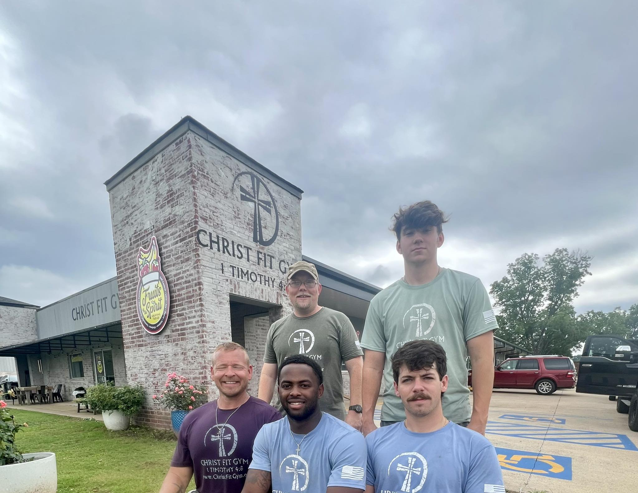 Strongmen Movers logo