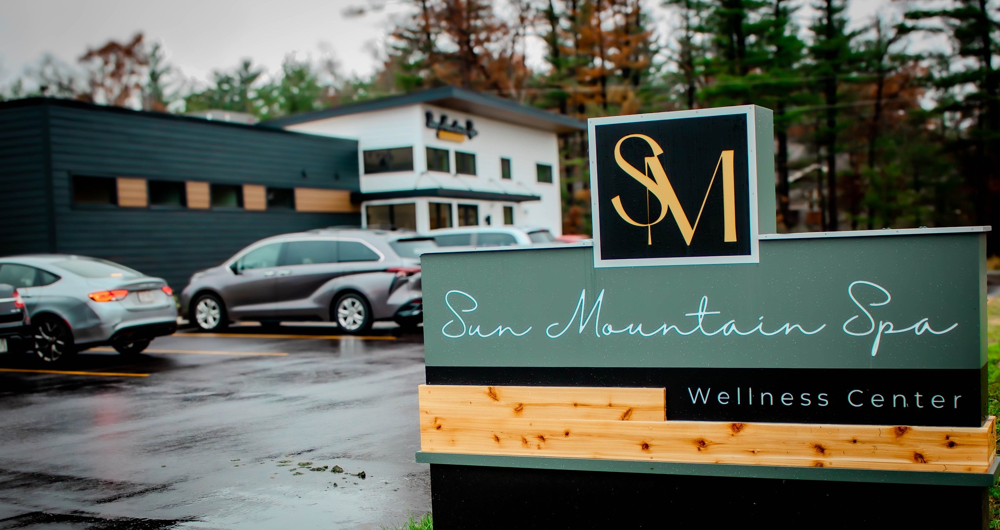 Sun Mountain Spa logo