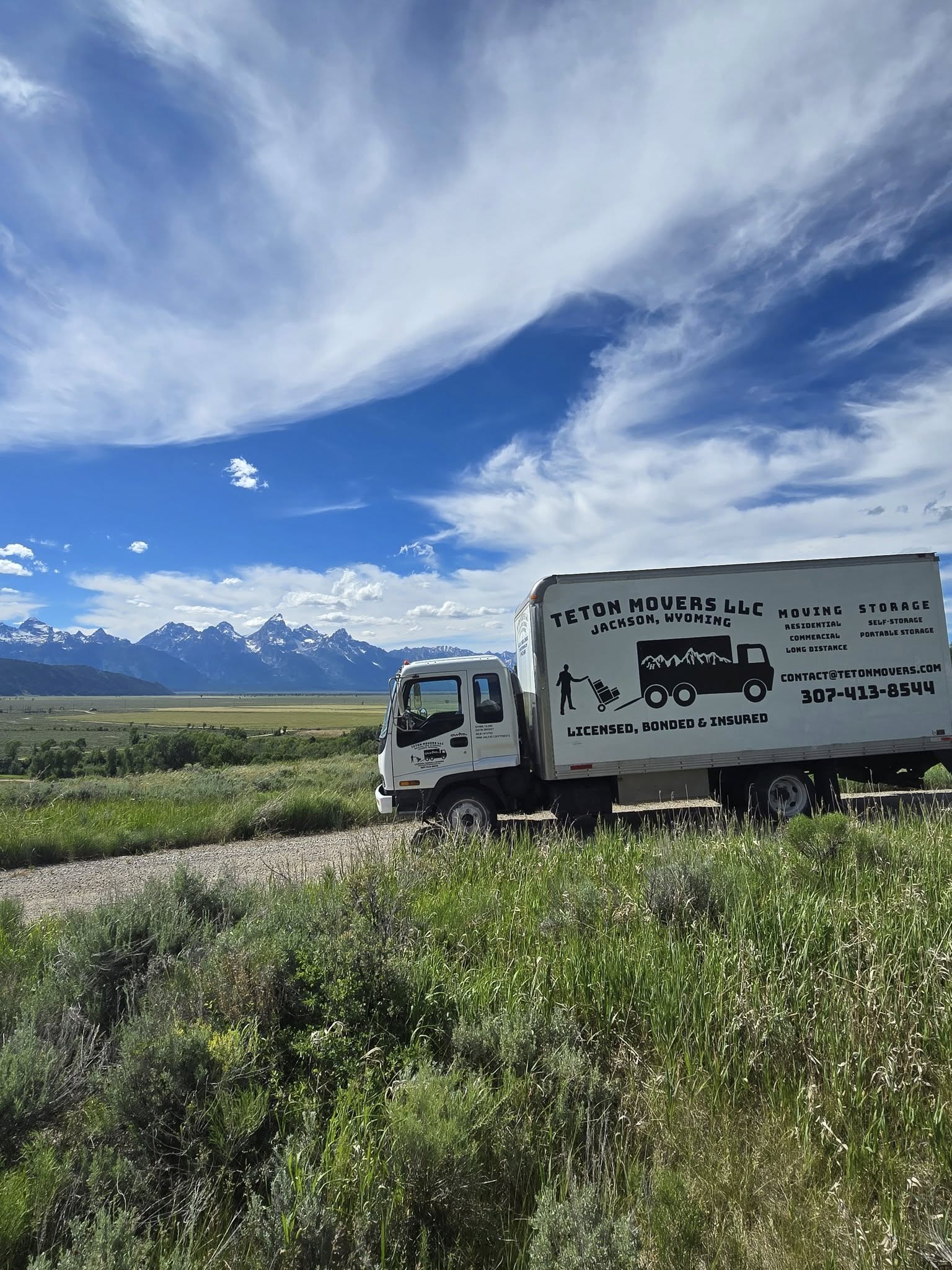 Teton Movers LLC logo