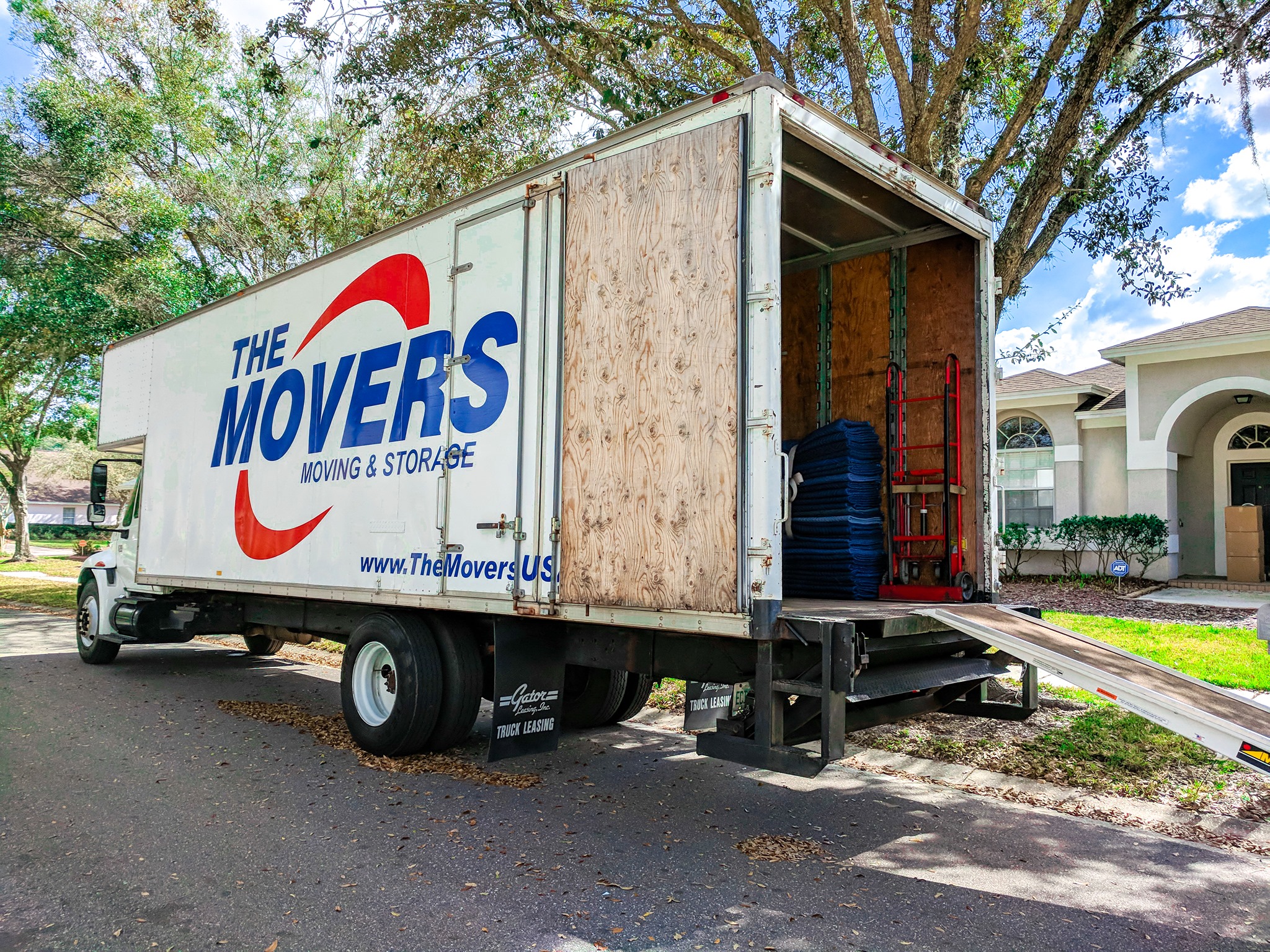 The Movers Moving & Storage logo