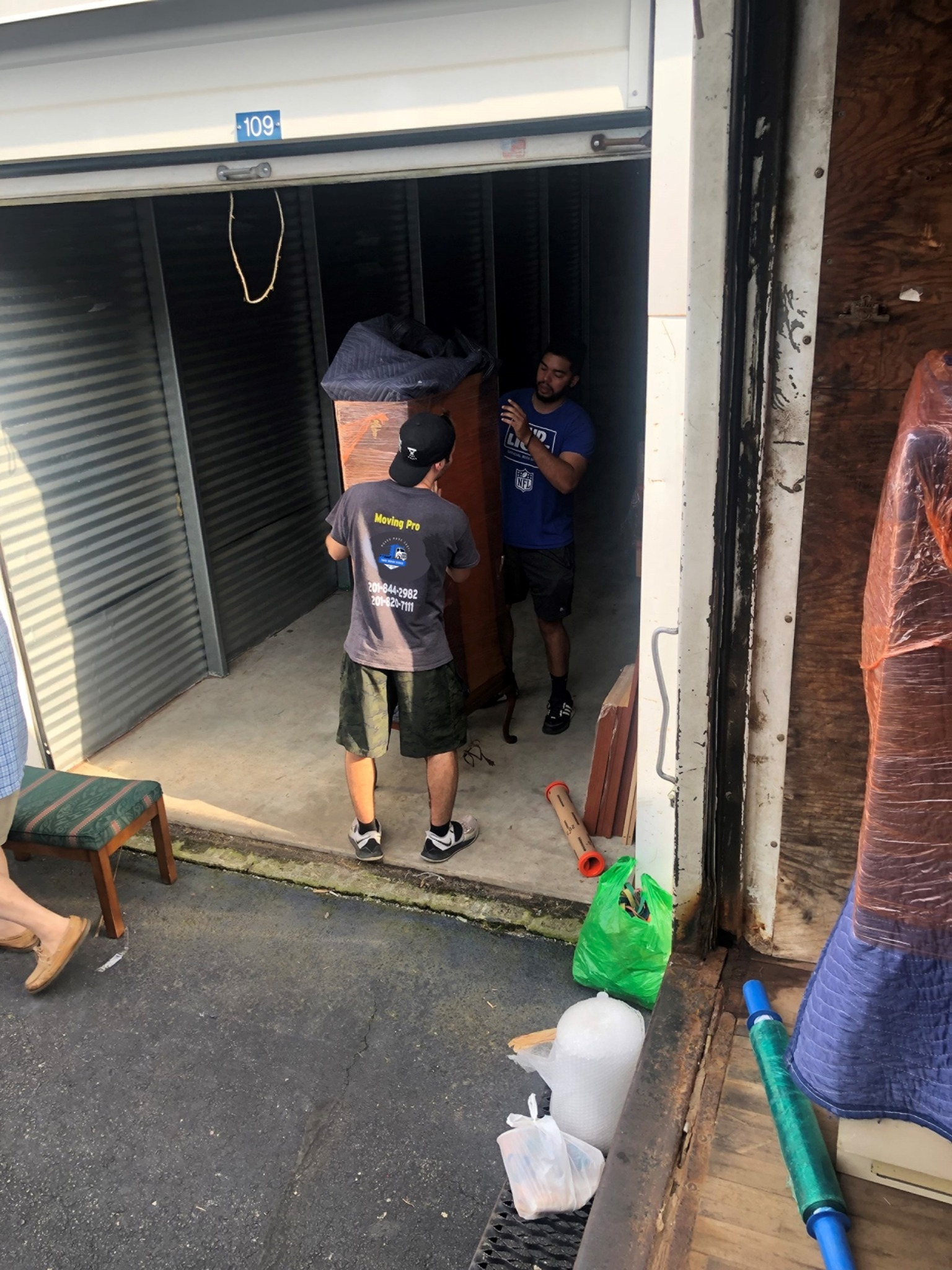 Twins Moving Service, LLC logo