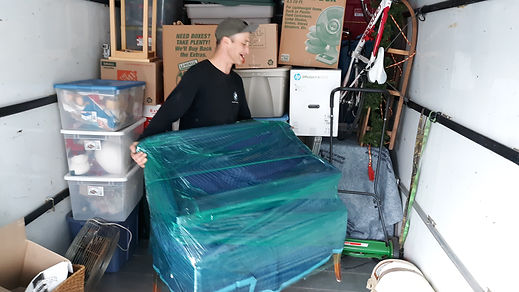 Ultimate Movers, LLC logo