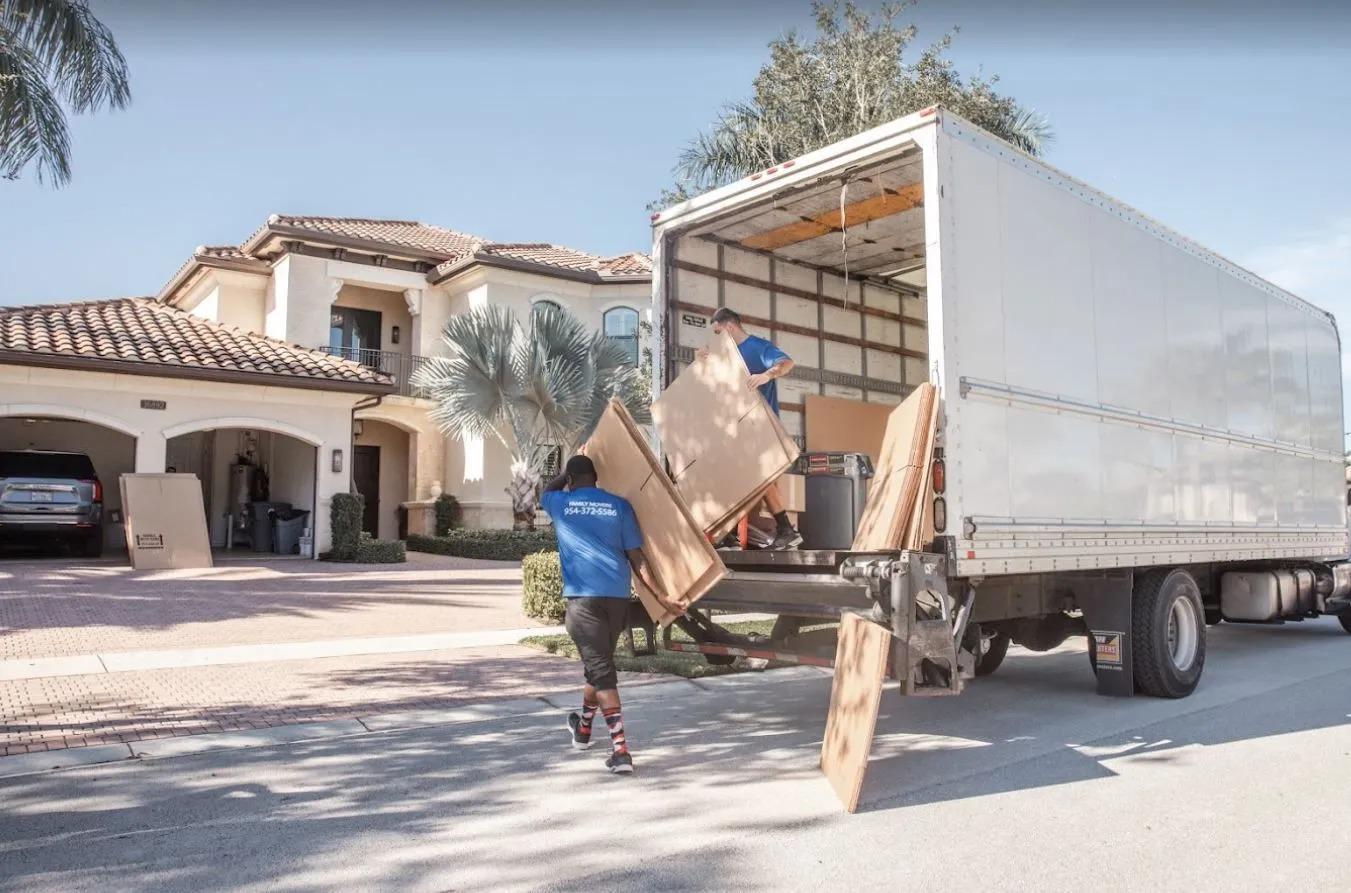 United Family Movers logo