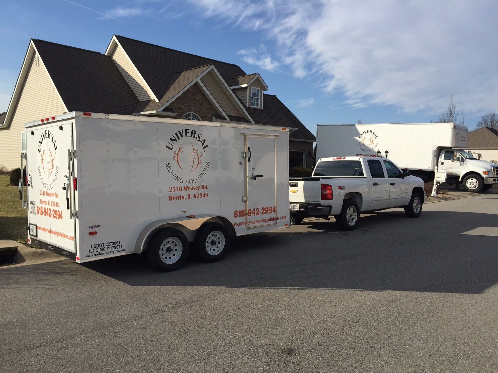 Universal Moving Solutions logo