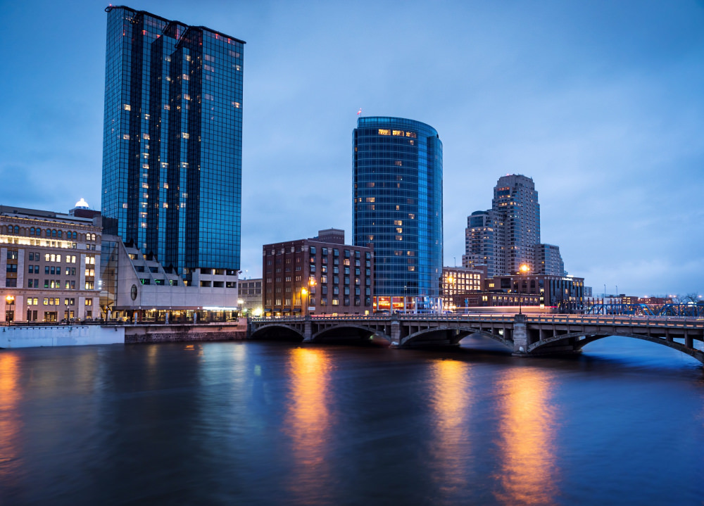 University Moving and Storage logo