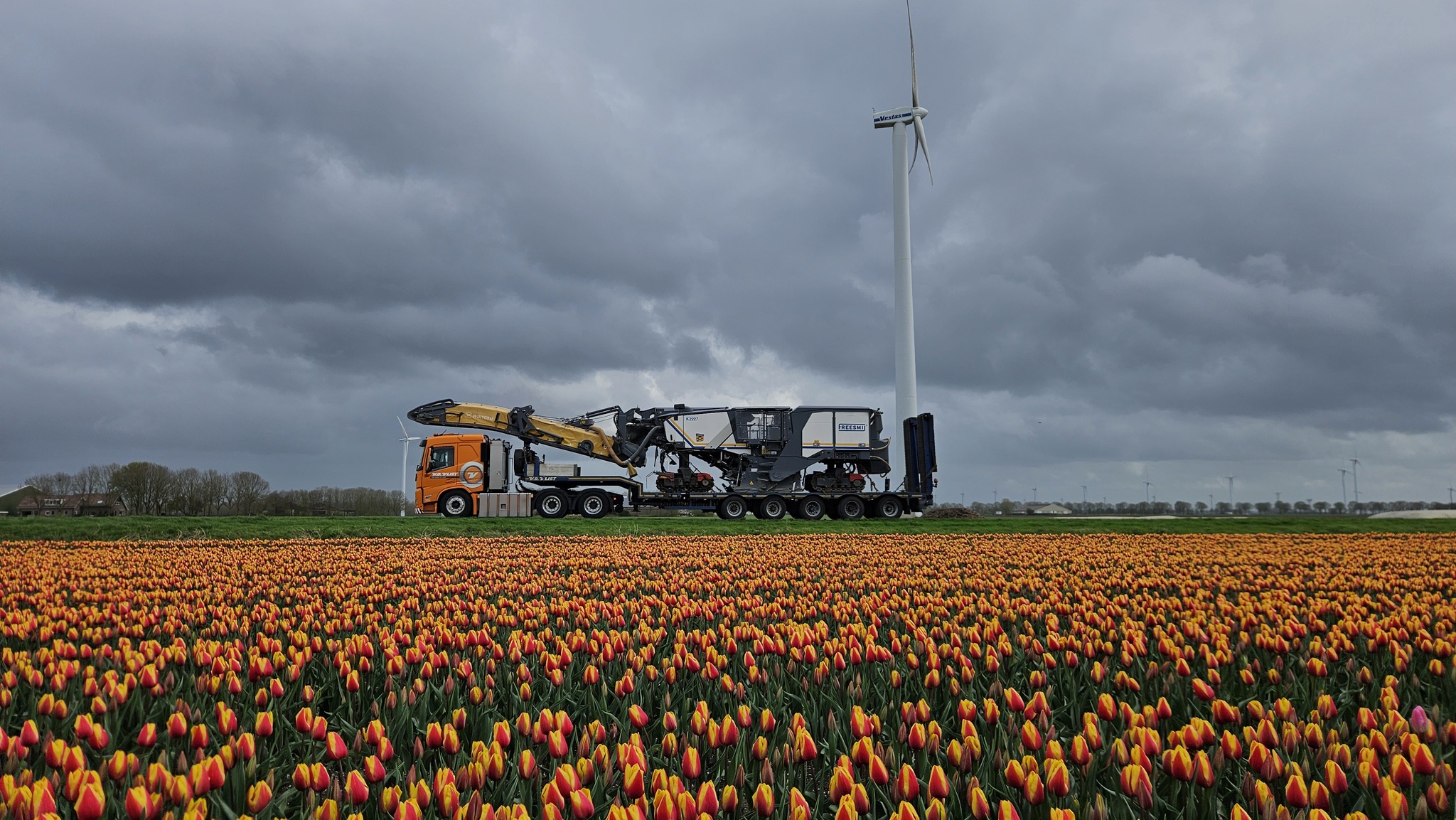 Van Der Vlist (UK) Ltd logo