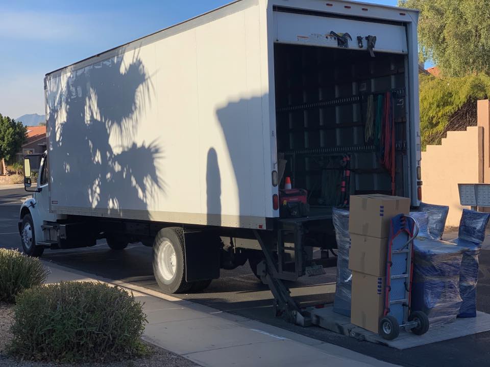 We Get Moving and Packing logo