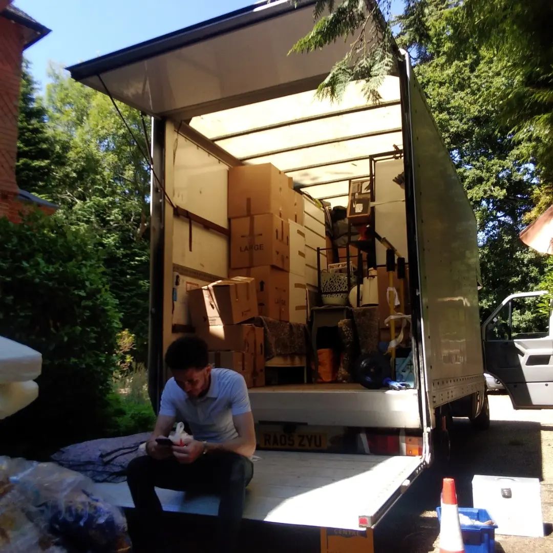 Weston's Removals logo