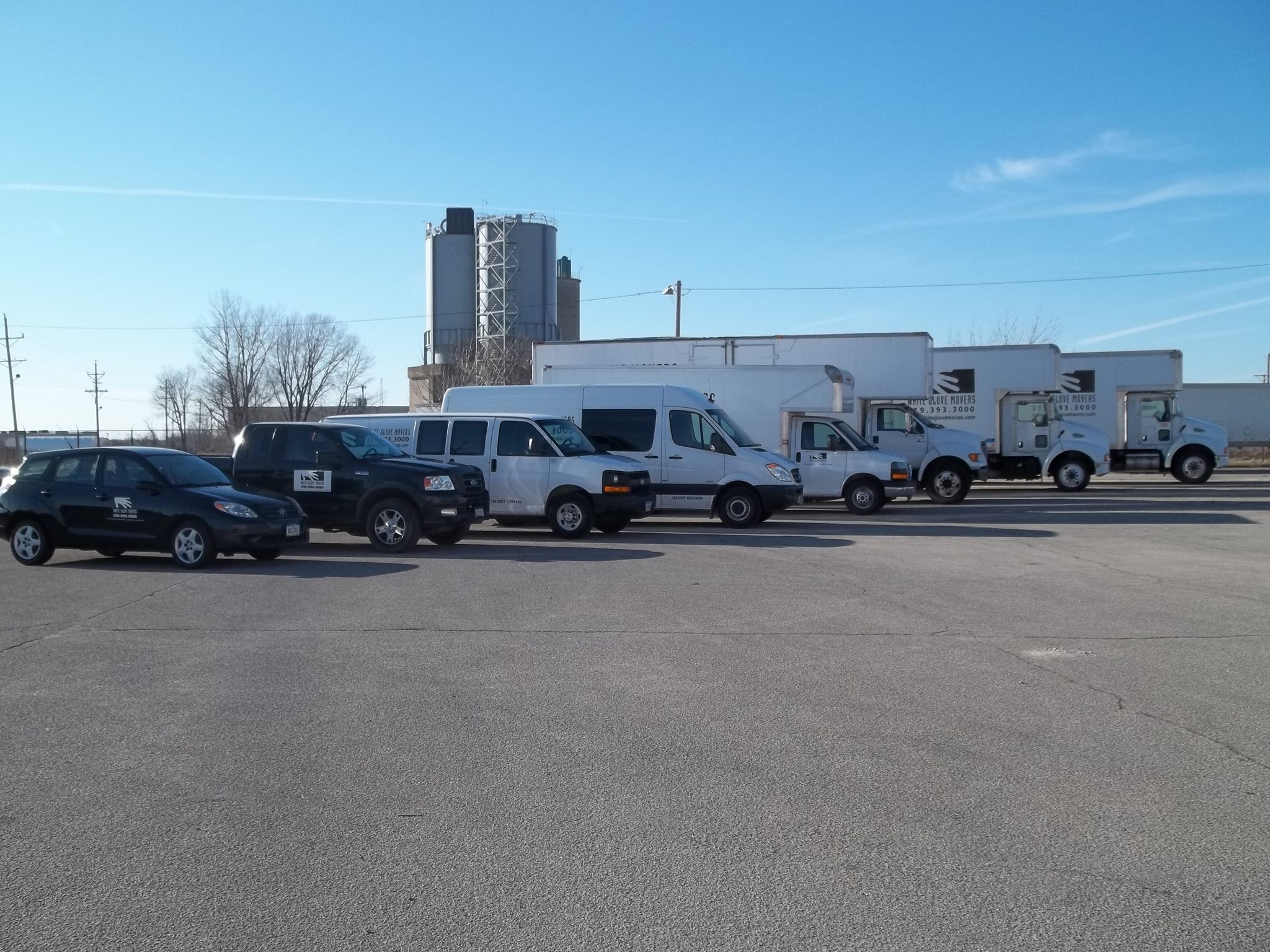 White Glove Movers logo